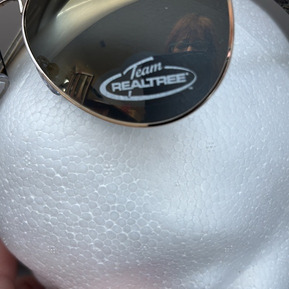 Realtree Polarized 100% UVA/UVB protection sunglasses, camo print arm,gold frame - Picture 7 of 11